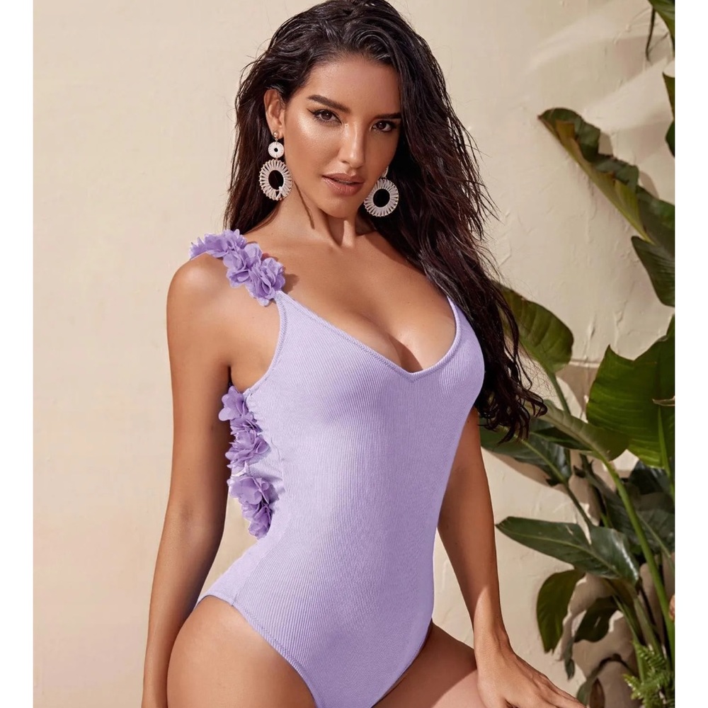 Rib Appliques One Piece Swimsuit
Size:XL